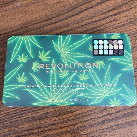 REVOLUTION EYESHADOW PALETTE - Picture 2 of 4